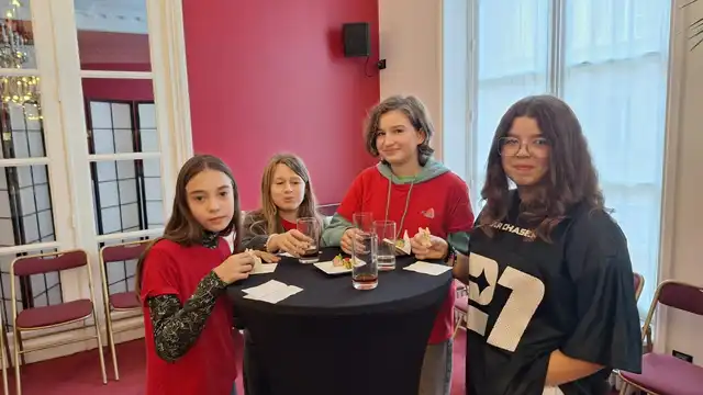 Repas sur le pouce à l'Hôtel de Lassay, résidence de la présidente de l' Assemblée nationale