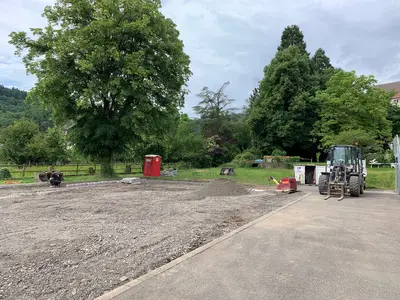 CONSTRUCTION DU TERRAIN MULTISPORTS POUR LES ECOLES -PERISCOLAIRE ET CENTRE DE LOISIRS JUIN 2022