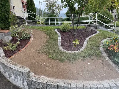 NOUVEL AMéNAGEMENT PAYSAGER DEVANT SALLE DE GYMNASTIQUE SEPTEMBRE