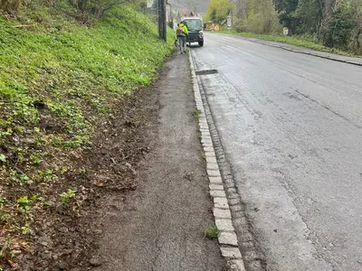 NETTOYAGE DU TROTTOIR SORTIE DE BUHL VERS GUEBWILLER HUGSTEIN AVRIL