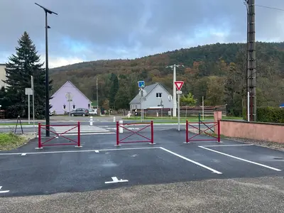 Aménagement parking face restaurant anémone novembre